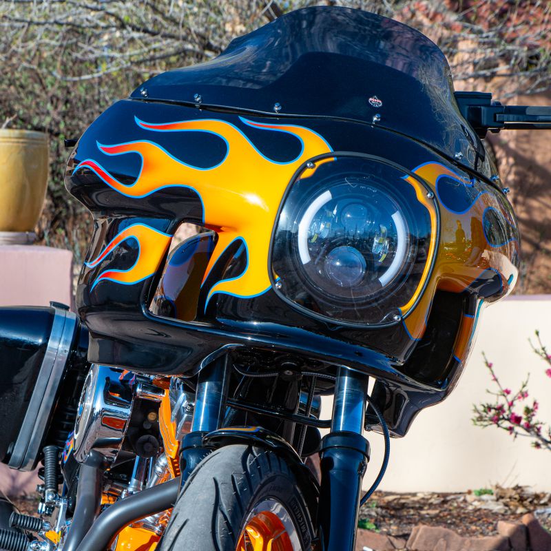 Deluxe 7" Black LED Headlight with integrated SWITCHBACK Turn Signals - Image 2